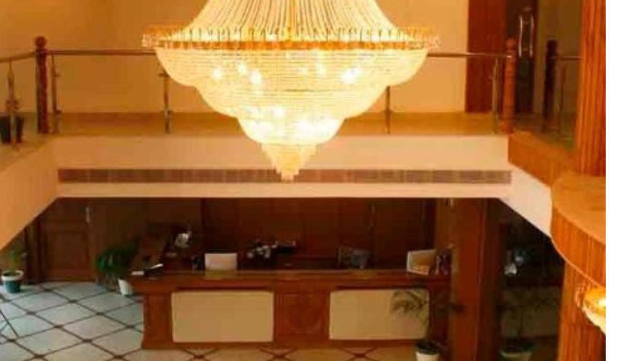 Hotel Padmini Palace Rani Pokhri Екстер'єр фото