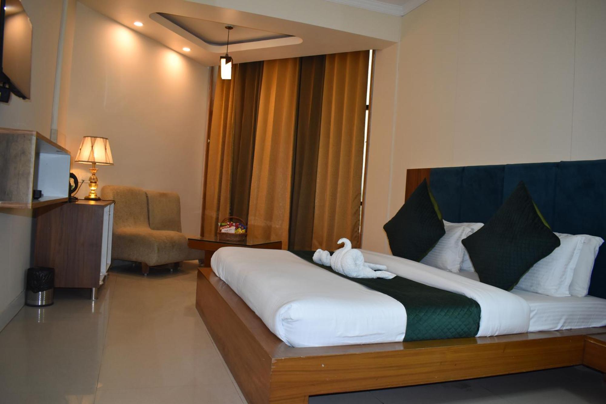 Hotel Padmini Palace Rani Pokhri Екстер'єр фото