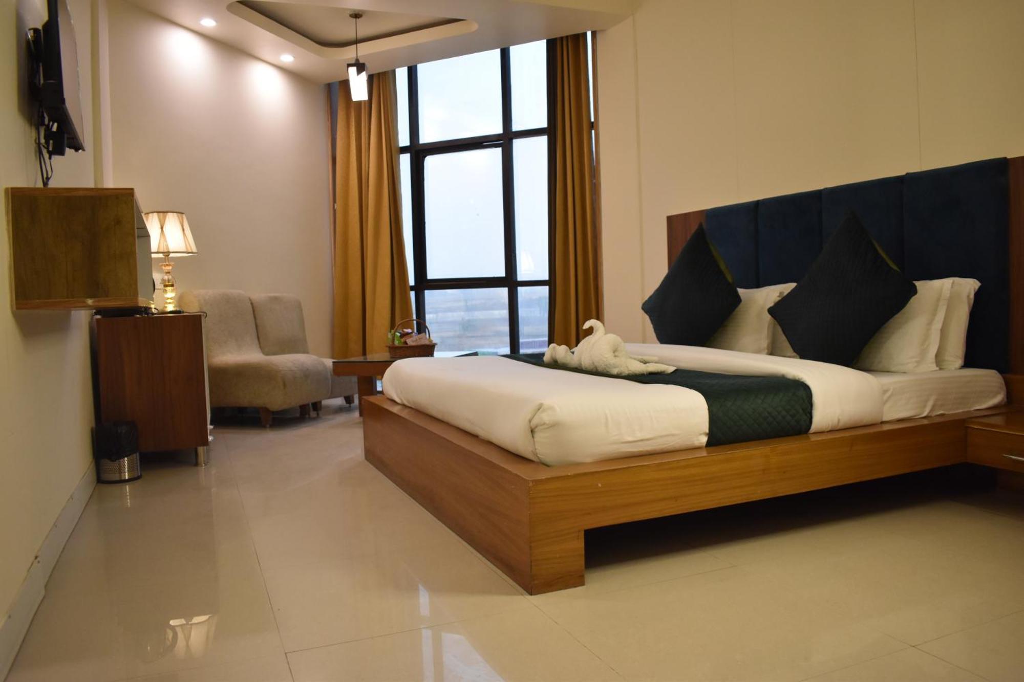 Hotel Padmini Palace Rani Pokhri Екстер'єр фото