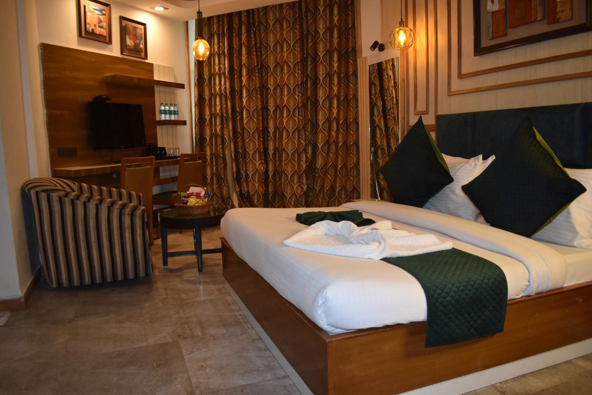 Hotel Padmini Palace Rani Pokhri Екстер'єр фото