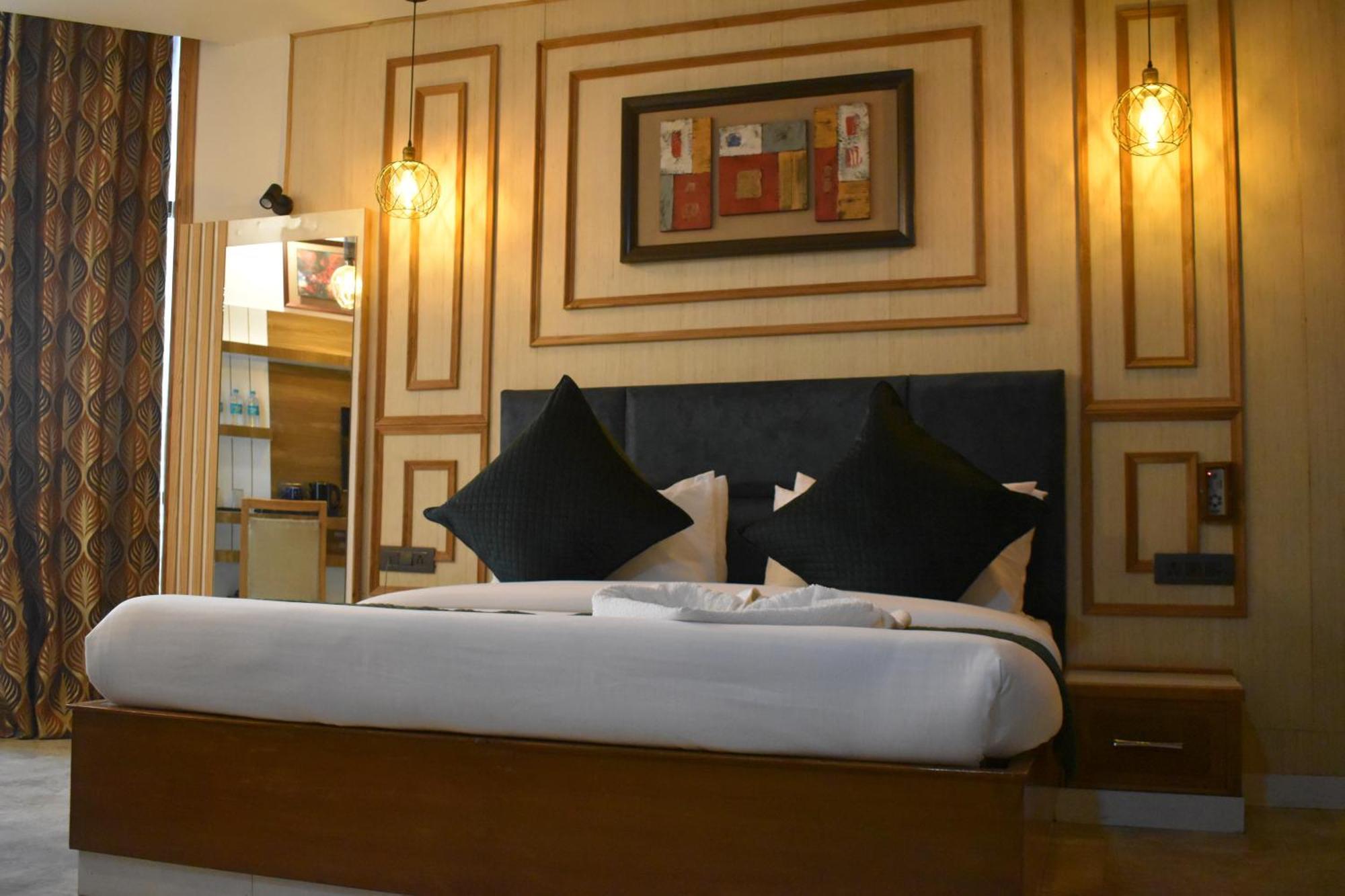 Hotel Padmini Palace Rani Pokhri Екстер'єр фото
