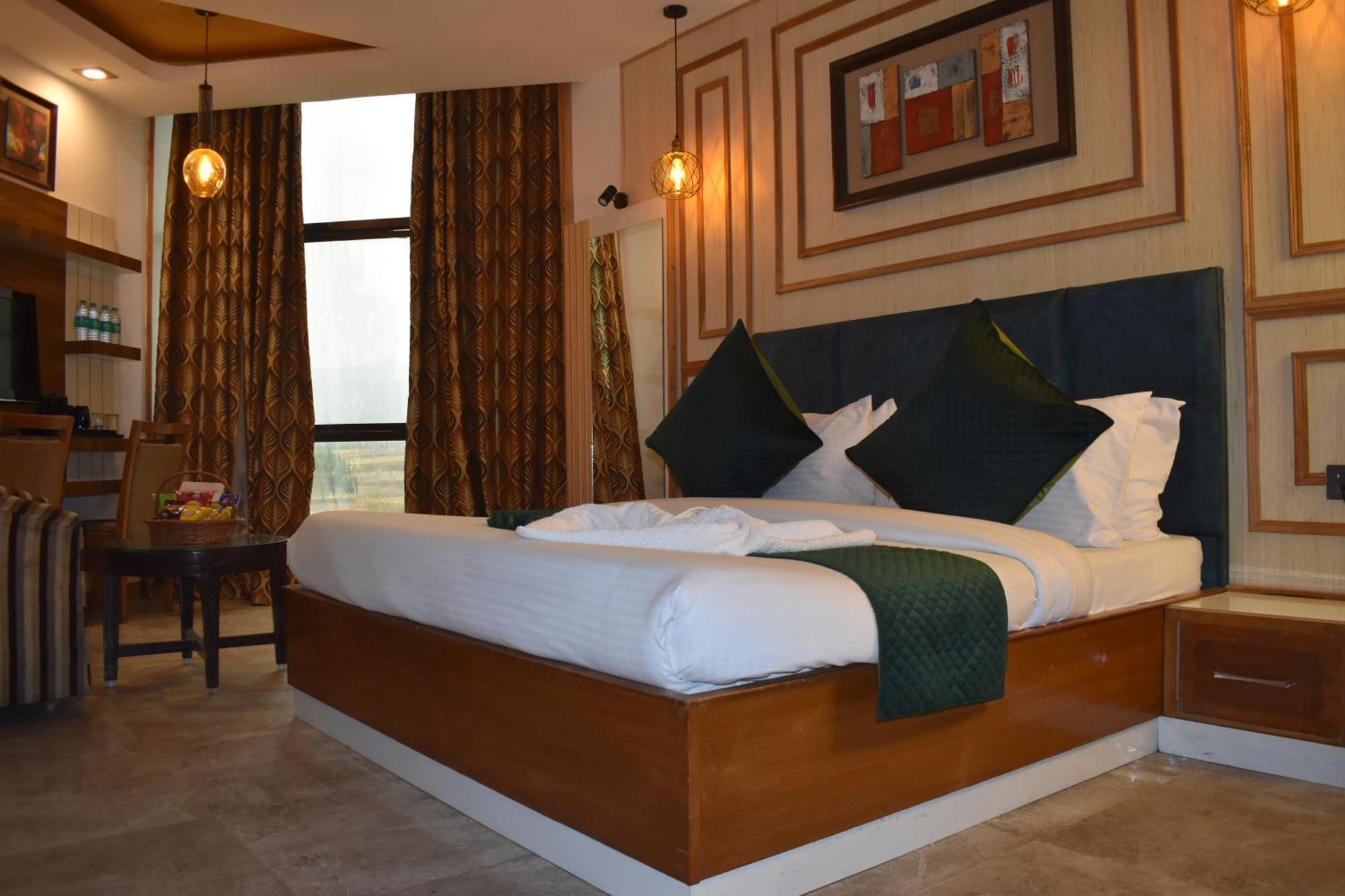 Hotel Padmini Palace Rani Pokhri Екстер'єр фото