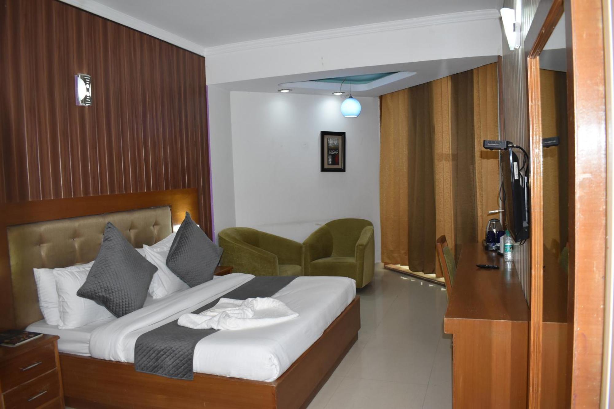 Hotel Padmini Palace Rani Pokhri Екстер'єр фото