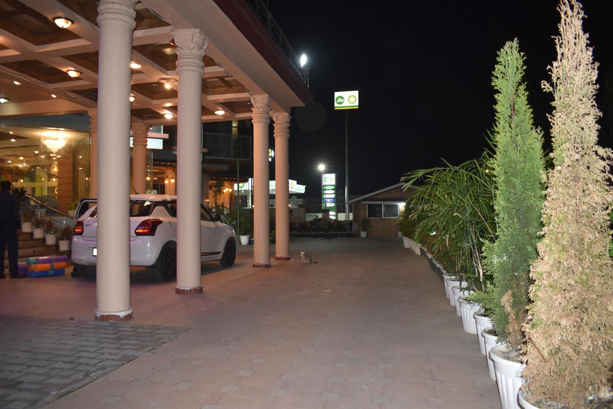 Hotel Padmini Palace Rani Pokhri Екстер'єр фото