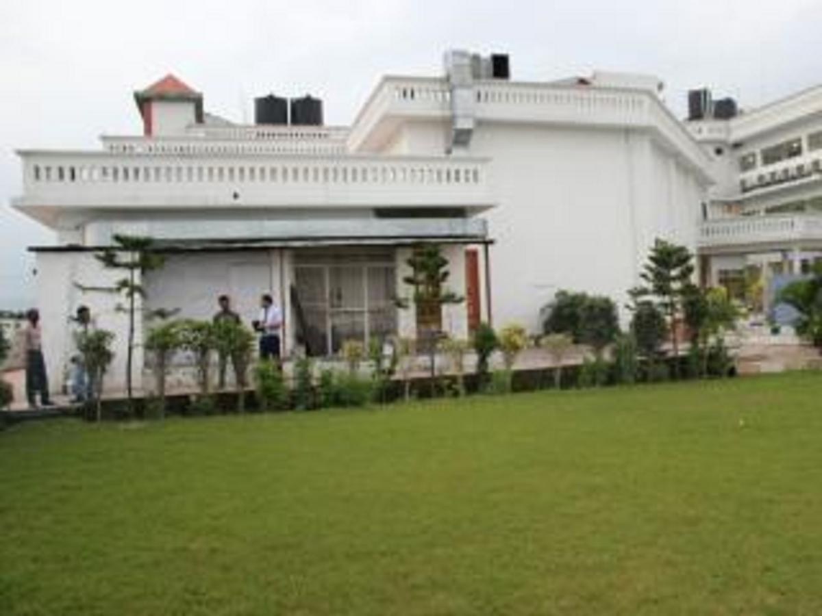 Hotel Padmini Palace Rani Pokhri Екстер'єр фото